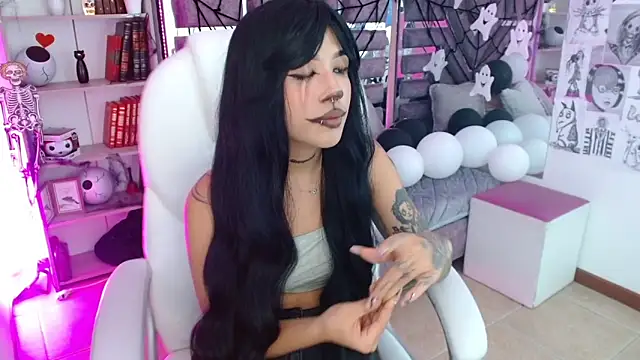 Snapshot of AliceWalker_11 chatting on October 2025 08:22:02 PM AliceWalker 11 online show from October 2025 08:22:02 PM