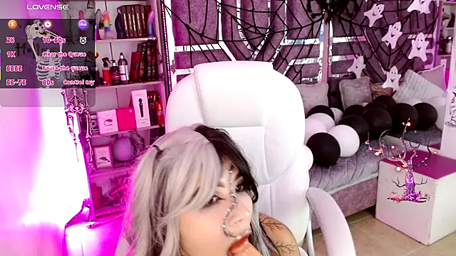 Snapshot of AliceWalker_11 chatting on November 2025 05:37:01 PM AliceWalker 11 online show from November 2025 05:37:01 PM