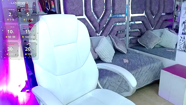 Snapshot of AliceWalker_11 chatting on November 2025 09:14:01 PM AliceWalker 11 online show from November 2025 09:14:01 PM