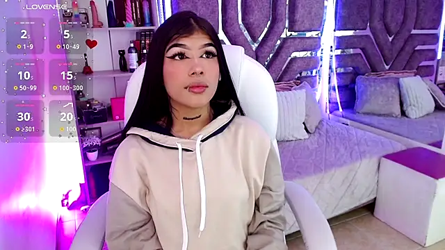 Snapshot of AliceWalker_11 chatting on November 2025 08:13:02 PM AliceWalker 11 online show from November 2025 08:13:02 PM