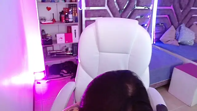 Snapshot of AliceWalker_11 chatting on December 2025 07:01:02 PM AliceWalker 11 online show from December 2025 07:01:02 PM