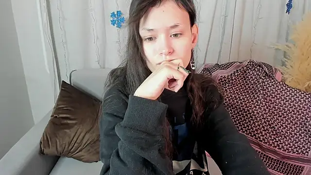 Emily Strikeee online show from December 2024 10:01:01 AM