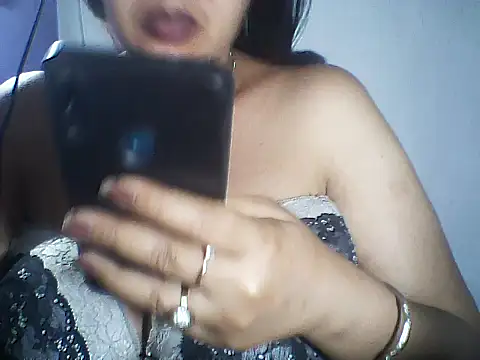 Snapshot of layanah12 chatting on July 2026 09:42:02 PM layanah12 online show from July 2026 09:42:02 PM