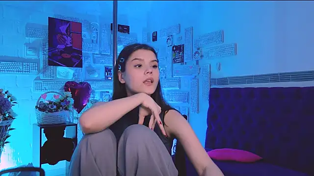 EvaThopson online show from February 2025 06:09:02 PM