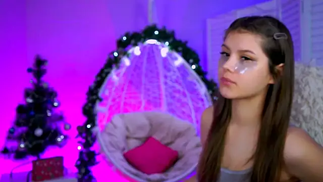 Snapshot of EvaThopson chatting on January 2026 07:02:01 AM EvaThopson online show from January 2026 07:02:01 AM