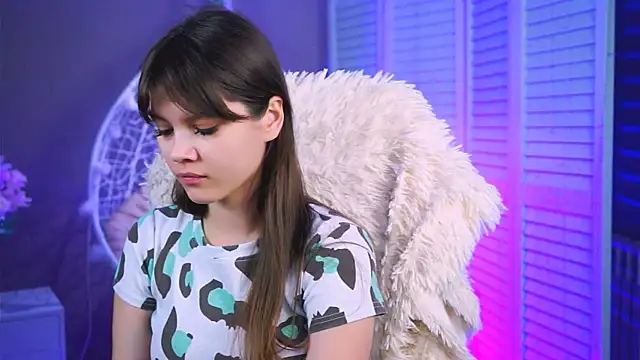 Snapshot of EvaThopson chatting on February 2026 06:10:01 AM EvaThopson online show from February 2026 06:10:01 AM