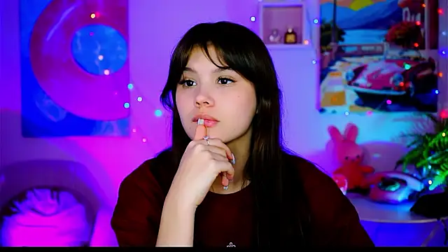 Snapshot of EvaThopson chatting on February 2026 01:11:01 PM EvaThopson online show from February 2026 01:11:01 PM