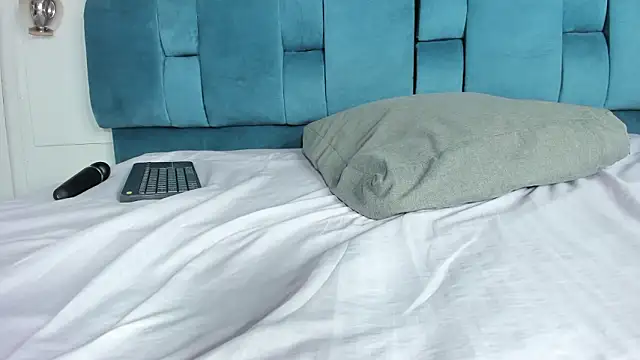 mia  fernandez online show from March 2026 07:40:02 PM