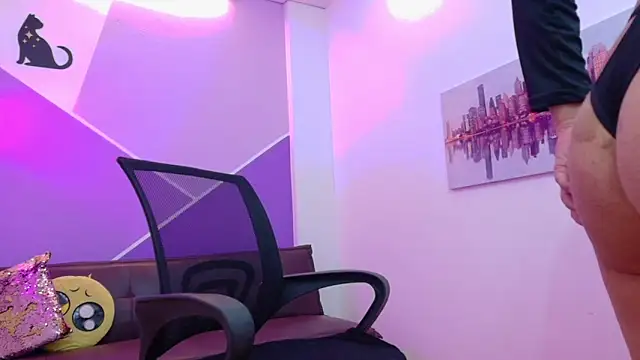  lucysmith online show from November 2025 05:05:01 AM