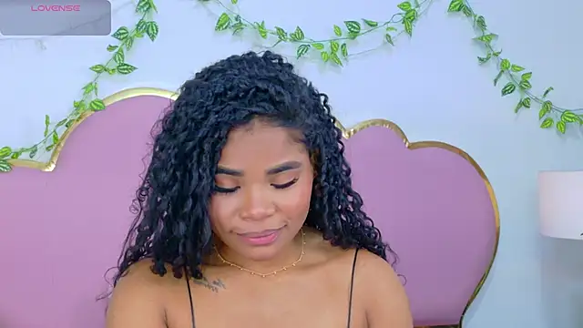 NahiaraReina online show from November 2025 12:49:01 PM