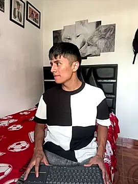 Snapshot of The__Rodriguez chatting on December 2025 03:30:02 PM The Rodriguez online show from December 2025 03:30:02 PM