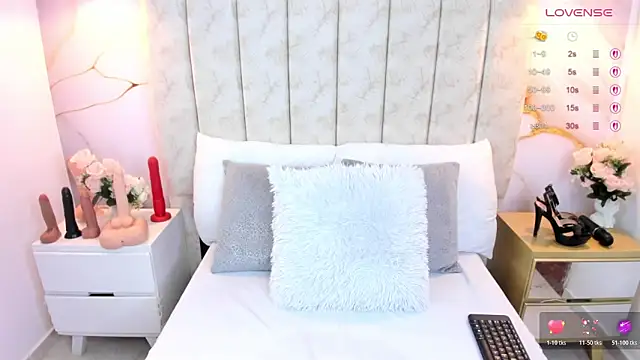 LauraSmith-01 online show from December 2025 06:45:01 PM