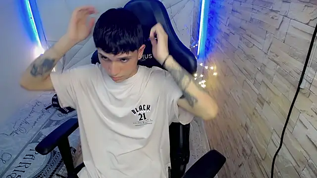 Snapshot of Brayan_lopezz chatting on December 2024 05:50:01 PM Brayan lopezz online show from December 2024 05:50:01 PM