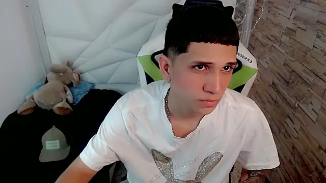 Snapshot of Brayan_lopezz chatting on February 2025 12:57:02 PM Brayan lopezz online show from February 2025 12:57:02 PM