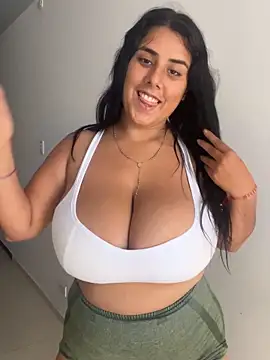 andreinabigtits online show from February 2025 07:16:01 PM