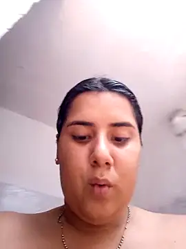 andreinabigtits online show from September 2025 05:03:01 PM