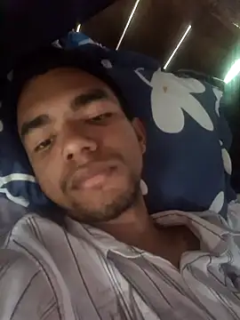 Reynold2608 online show from December 2025 07:53:01 PM