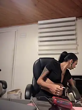 Hilary pinkk online show from December 2025 02:29:01 AM