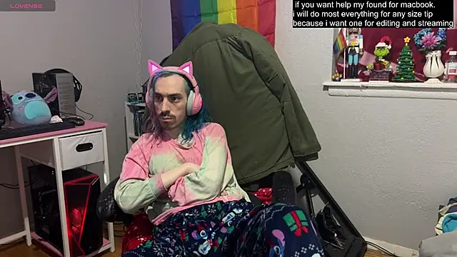 Snapshot of tallnerdyguy chatting on March 2025 02:15:01 AM tallnerdyguy online show from March 2025 02:15:01 AM