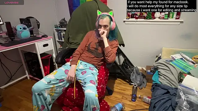 Snapshot of tallnerdyguy chatting on March 2025 02:04:02 AM tallnerdyguy online show from March 2025 02:04:02 AM