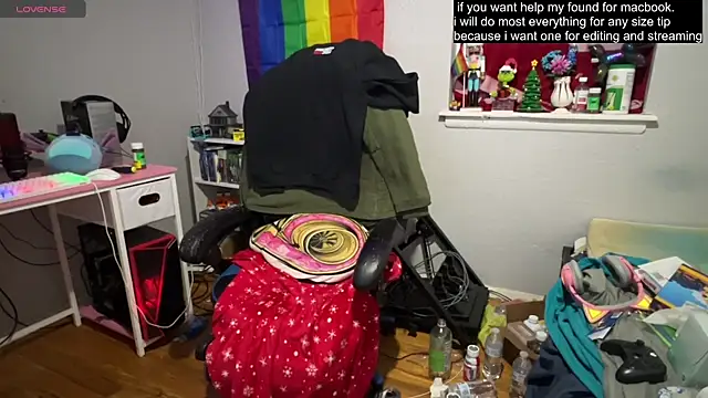 Snapshot of tallnerdyguy chatting on March 2025 02:26:01 AM tallnerdyguy online show from March 2025 02:26:01 AM