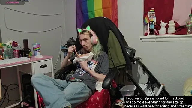 Snapshot of tallnerdyguy chatting on September 2025 12:22:02 AM tallnerdyguy online show from September 2025 12:22:02 AM