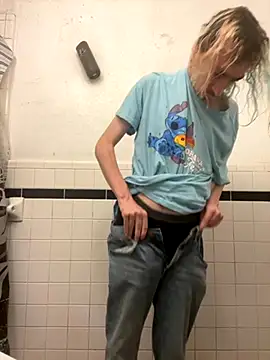 Snapshot of tallnerdyguy chatting on September 2025 09:18:01 PM tallnerdyguy online show from September 2025 09:18:01 PM