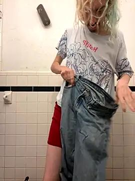 Snapshot of tallnerdyguy chatting on October 2025 09:23:01 PM tallnerdyguy online show from October 2025 09:23:01 PM