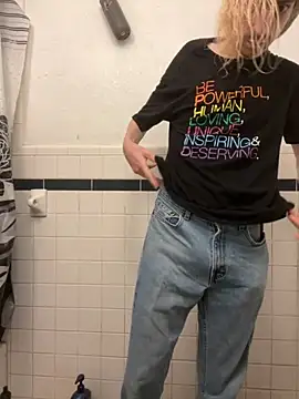 Snapshot of tallnerdyguy chatting on October 2025 09:59:01 PM tallnerdyguy online show from October 2025 09:59:01 PM