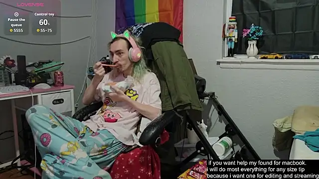 Snapshot of tallnerdyguy chatting on October 2025 01:09:01 AM tallnerdyguy online show from October 2025 01:09:01 AM