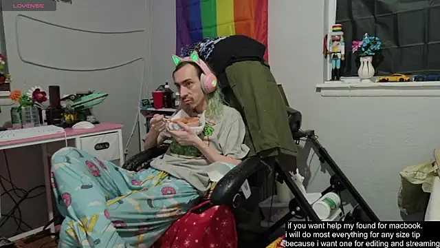 Snapshot of tallnerdyguy chatting on October 2025 11:51:02 PM tallnerdyguy online show from October 2025 11:51:02 PM