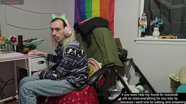 Snapshot of tallnerdyguy chatting on October 2025 01:06:02 AM tallnerdyguy online show from October 2025 01:06:02 AM