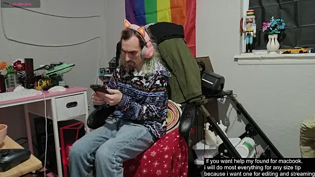 Snapshot of tallnerdyguy chatting on October 2025 03:47:02 AM tallnerdyguy online show from October 2025 03:47:02 AM