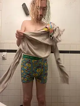 Snapshot of tallnerdyguy chatting on October 2025 09:53:02 PM tallnerdyguy online show from October 2025 09:53:02 PM