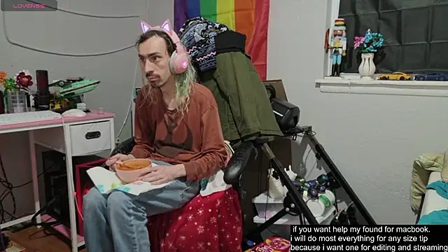 Snapshot of tallnerdyguy chatting on October 2025 03:32:01 AM tallnerdyguy online show from October 2025 03:32:01 AM