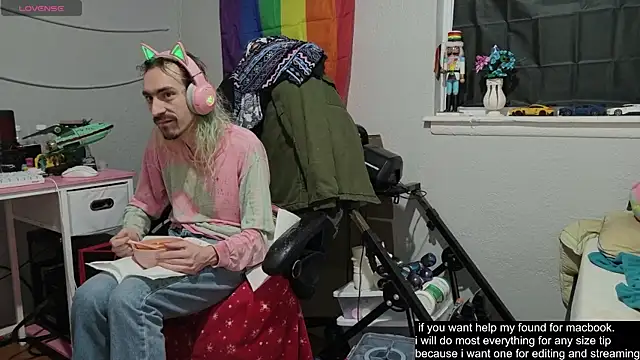 Snapshot of tallnerdyguy chatting on November 2025 03:17:01 AM tallnerdyguy online show from November 2025 03:17:01 AM