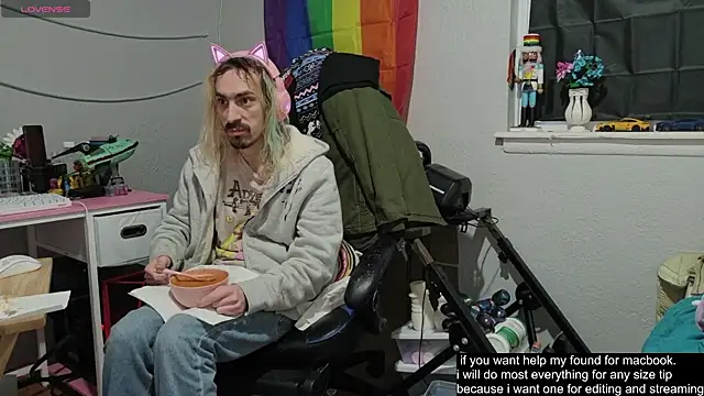 Snapshot of tallnerdyguy chatting on November 2025 04:00:01 AM tallnerdyguy online show from November 2025 04:00:01 AM