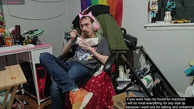 Snapshot of tallnerdyguy chatting on November 2025 03:23:02 AM tallnerdyguy online show from November 2025 03:23:02 AM