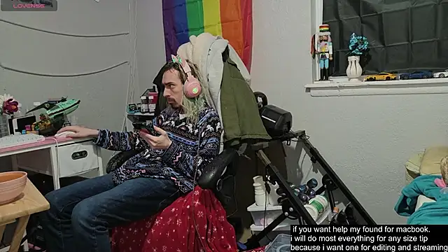 Snapshot of tallnerdyguy chatting on November 2025 03:38:01 AM tallnerdyguy online show from November 2025 03:38:01 AM