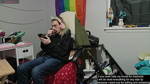 Snapshot of tallnerdyguy chatting on November 2025 04:34:01 AM tallnerdyguy online show from November 2025 04:34:01 AM