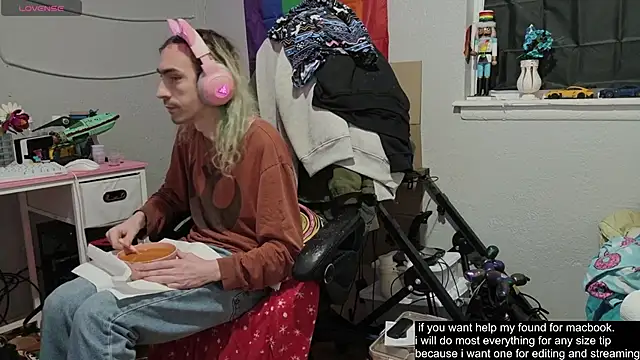 Snapshot of tallnerdyguy chatting on December 2025 04:17:02 AM tallnerdyguy online show from December 2025 04:17:02 AM