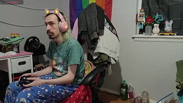 Snapshot of tallnerdyguy chatting on January 2026 02:05:01 AM tallnerdyguy online show from January 2026 02:05:01 AM