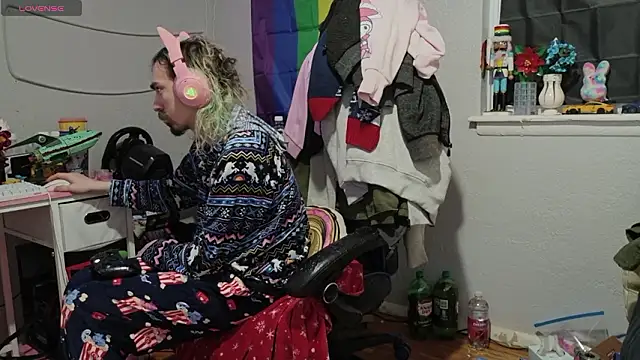 Snapshot of tallnerdyguy chatting on February 2026 12:42:01 AM tallnerdyguy online show from February 2026 12:42:01 AM