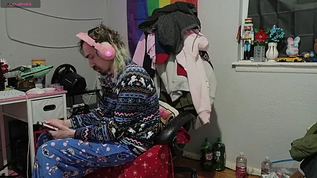 Snapshot of tallnerdyguy chatting on February 2026 01:48:02 AM tallnerdyguy online show from February 2026 01:48:02 AM