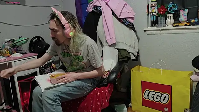 Snapshot of tallnerdyguy chatting on February 2026 03:10:01 AM tallnerdyguy online show from February 2026 03:10:01 AM