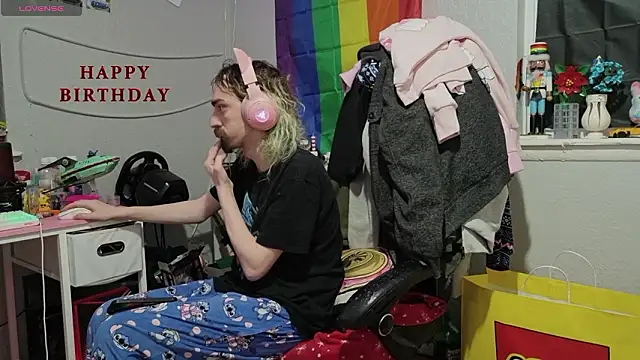 Snapshot of tallnerdyguy chatting on February 2026 01:10:02 AM tallnerdyguy online show from February 2026 01:10:02 AM