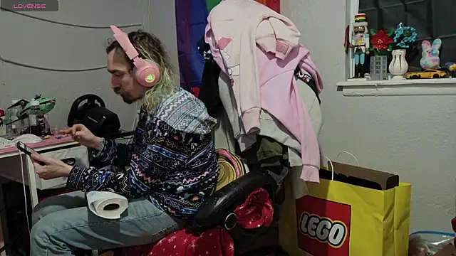 Snapshot of tallnerdyguy chatting on February 2026 03:23:01 AM tallnerdyguy online show from February 2026 03:23:01 AM