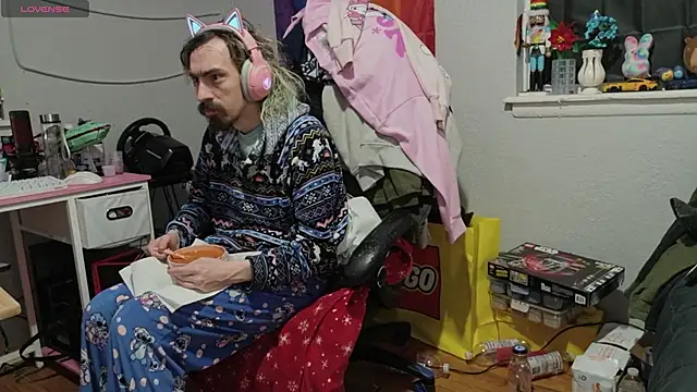 Snapshot of tallnerdyguy chatting on February 2026 12:41:01 AM tallnerdyguy online show from February 2026 12:41:01 AM