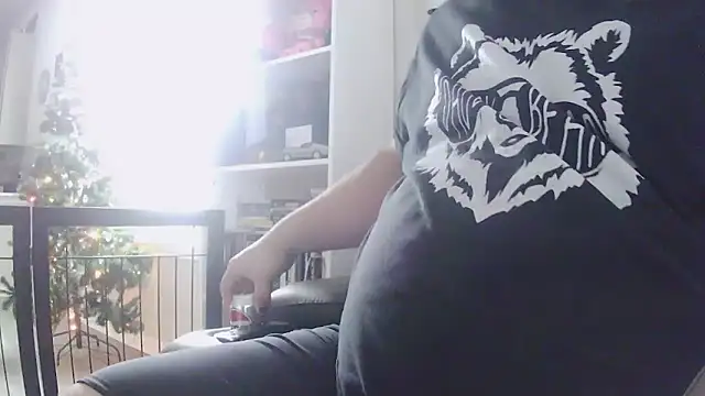 Strong Bear89 online show from December 2025 06:58:02 PM