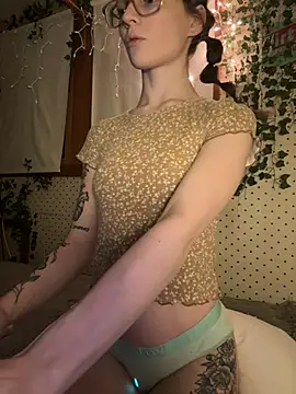 dreamteemergirl online show from February 2026 01:42:01 AM